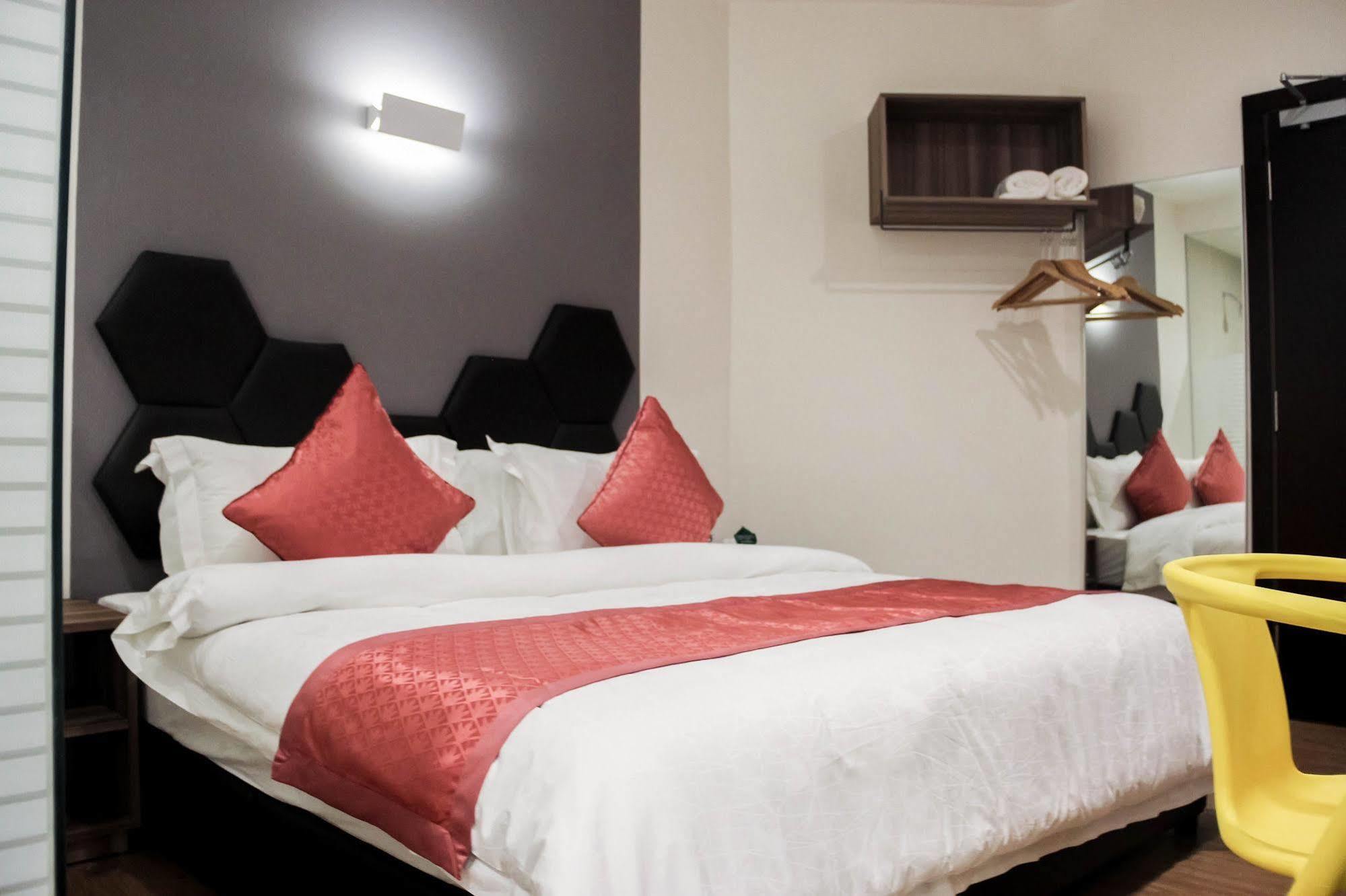 Memoire Hornbill Hotel Kuching Esterno foto