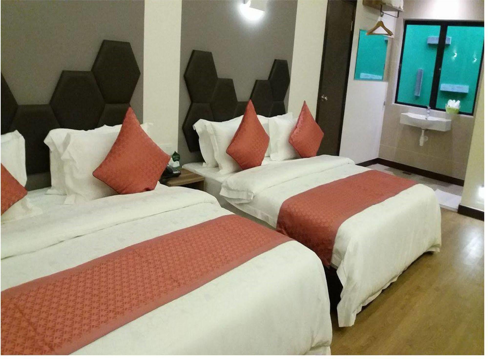 Memoire Hornbill Hotel Kuching Esterno foto
