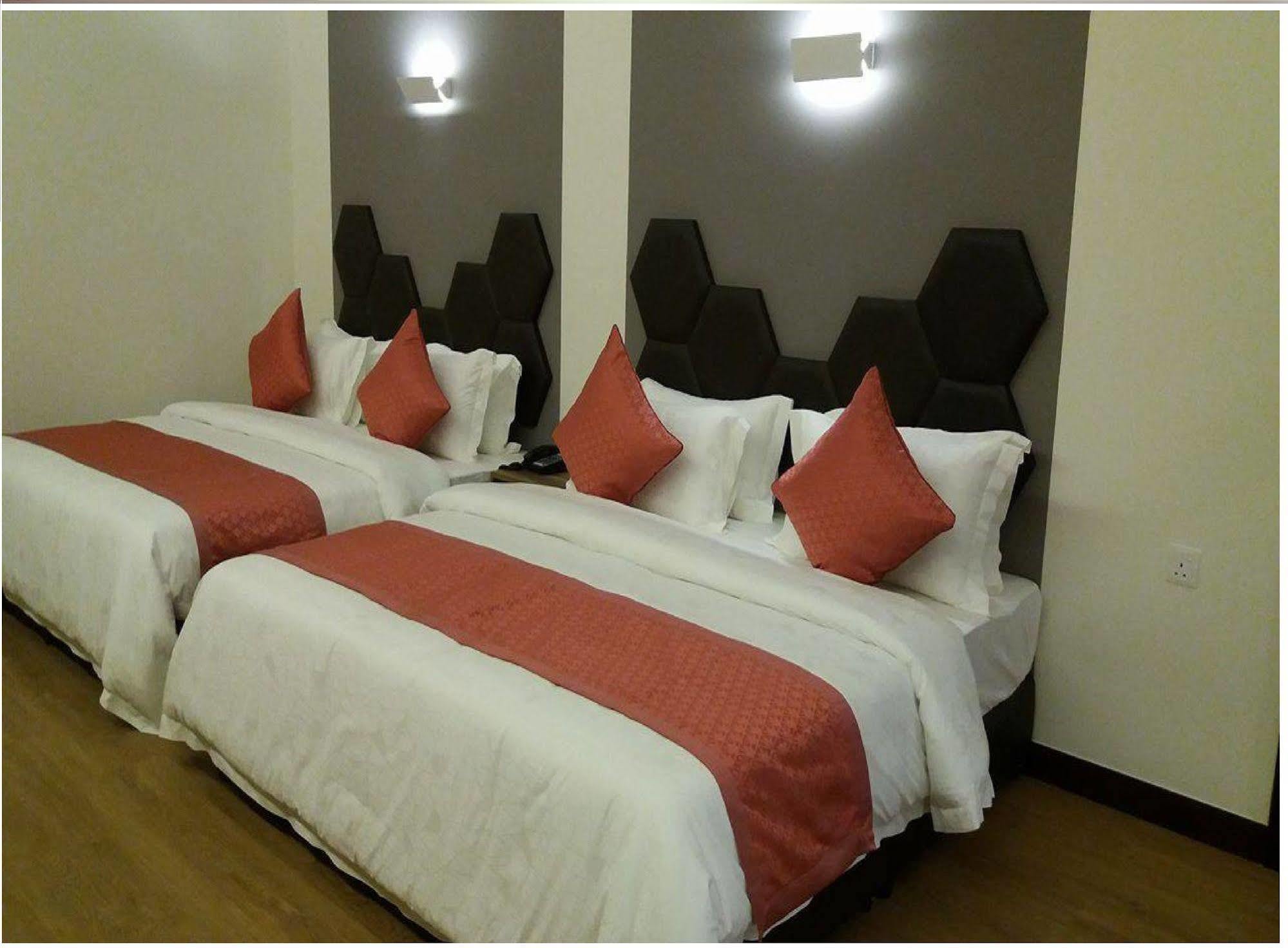 Memoire Hornbill Hotel Kuching Esterno foto